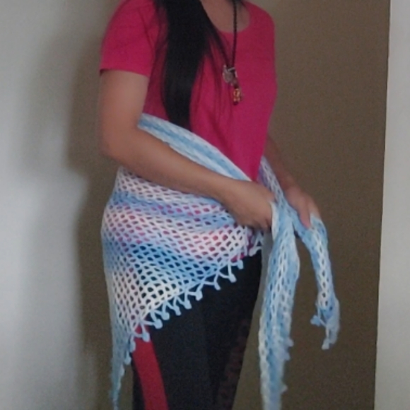 Triangle shawl - Picture 6 of 6